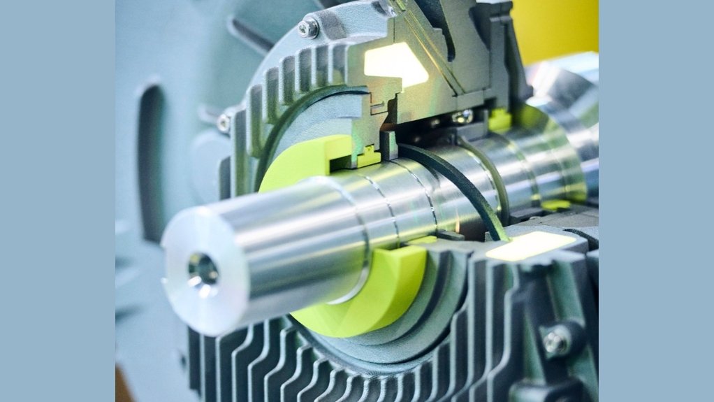 Vertical cutaway of oil lubricated rolling bearing