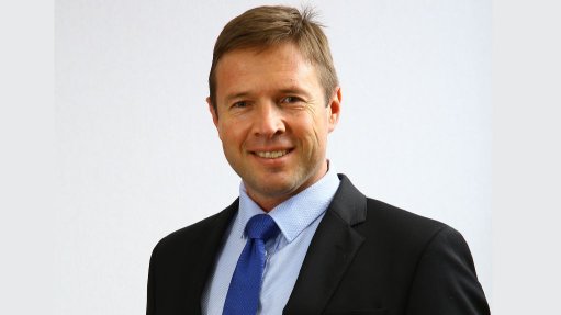 Head and shoulder shot of Andrew