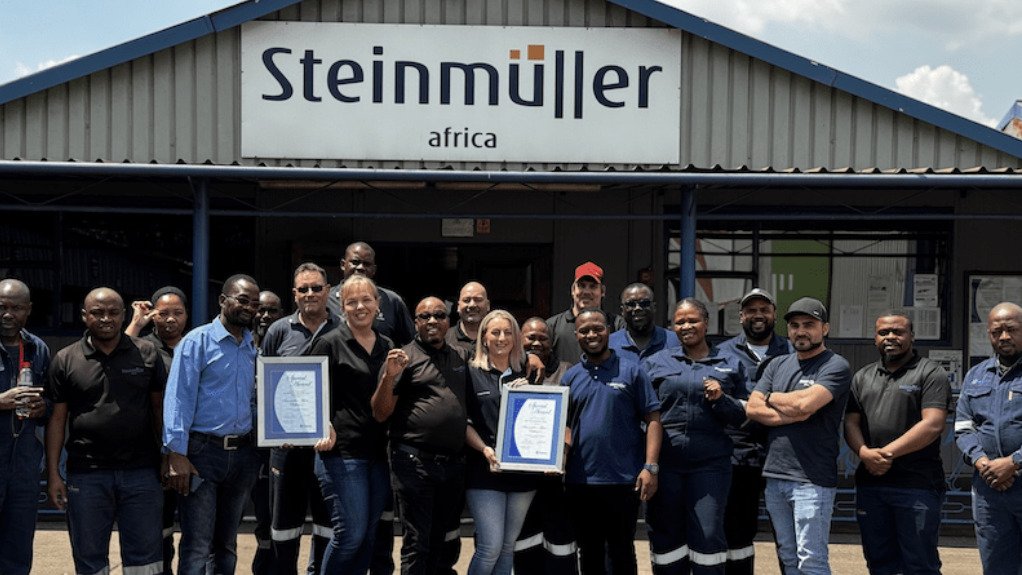 Duvha Team celebrating their Best CSI Contribution Team and Key Service Provider in Maintenance awards in 2025. 
