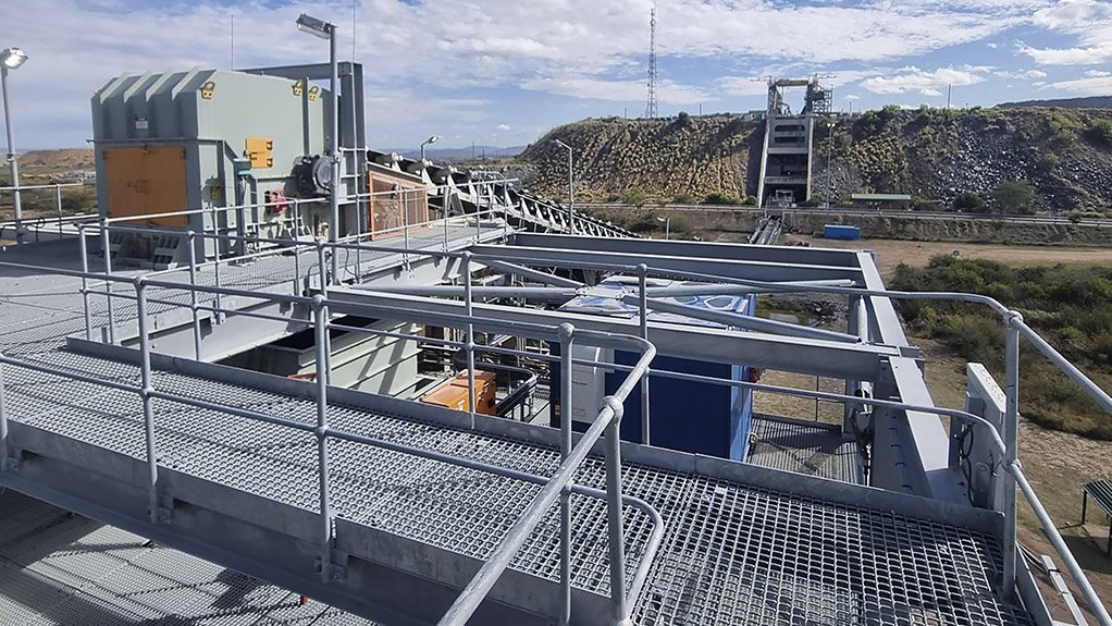 A custom Weba Chute streamlines material flow from conveyor to stockpile at a platinum mine, precisely managing the material trajectory to eliminate spillage and uncontrolled impact at the start of the circuit