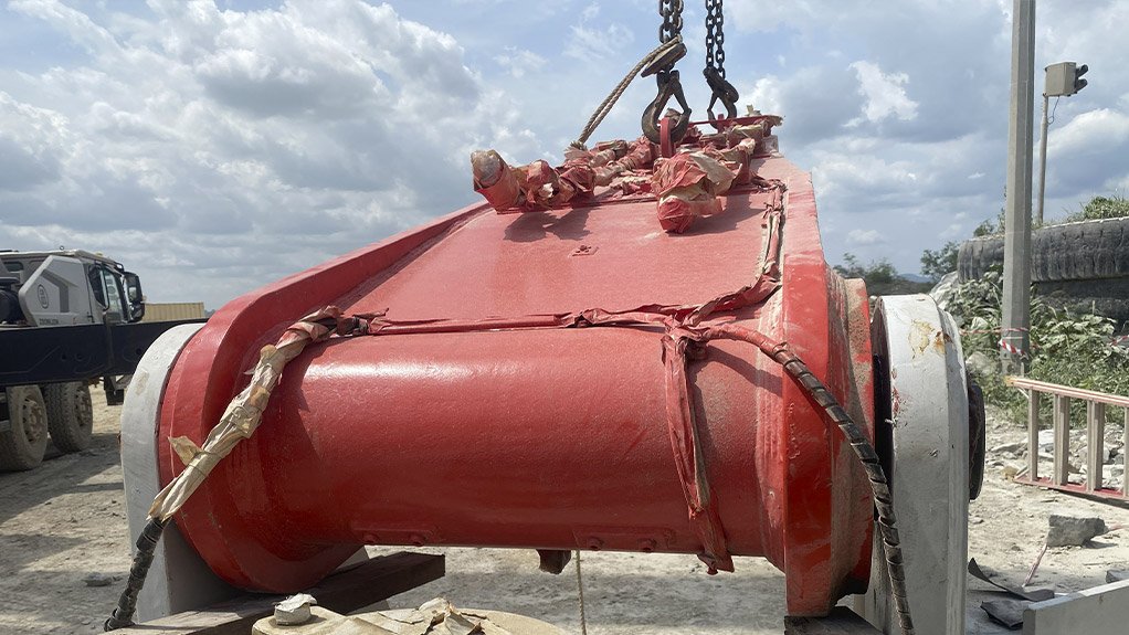 Sandvik Rock Processing’s facility in Kumasi, Ghana, is equipped with specialised capabilities to repair and rebuild rock breakers, ensuring rapid turnaround times and reliable performance in the field