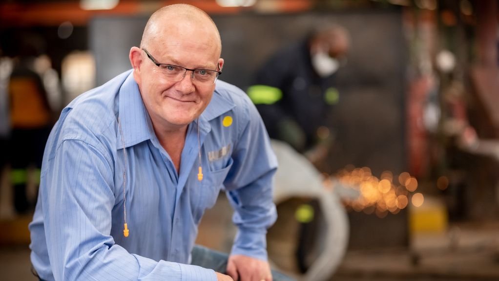 Head and shoulder shot of Edward