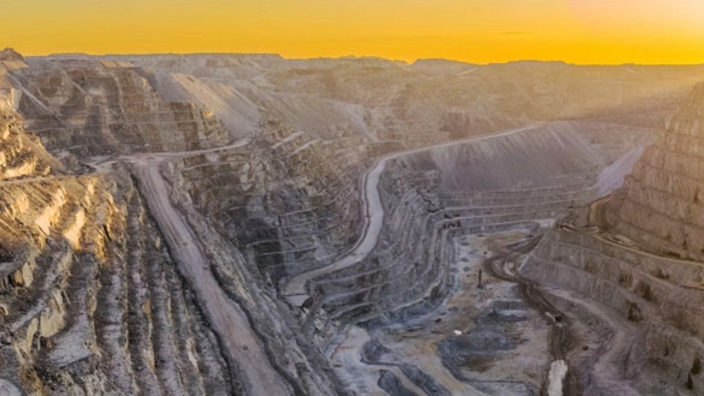 A picture of the layers of Rossing mine in Namibia 
