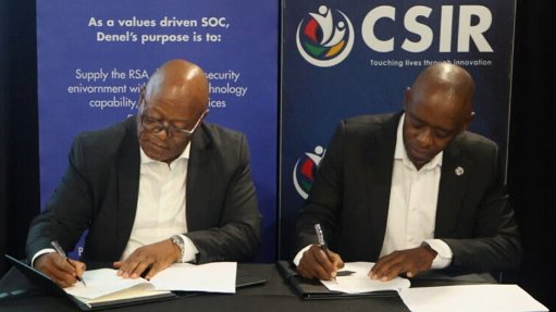 The above image depicts CSIR CEO Dr Thulani Dlamini and Denel CEO Tsepo Monaheng signing the memorandum of understanding
