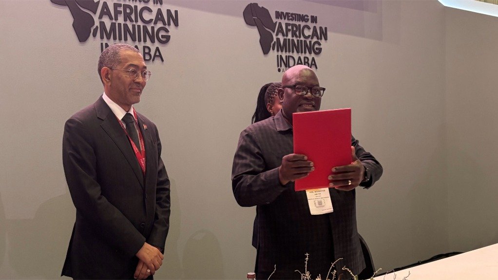 Angola's Diamantino Azevedo with Namibian Minister of Industries, Mines and Energy Modestus Amutse as he signs the Luanda Accord