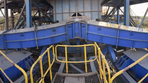 Completed Weba transfer chute delivering controlled even material flow to the wet screening circuit