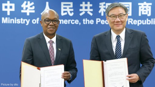 BILATERAL TRADE: South Africa and China have signed a framework trade and investment agreement aimed at providing duty-free access to the Chinese market for more South African products and facilitating Chinese investment into South Africa. The China-Africa Economic Partnership Agreement was signed in Beijing, China, on February 6 by South Africa’s Trade, Industry and Competition Minister Parks Tau and his counterpart from the People’s Republic of China, Minister Wang Wentao.