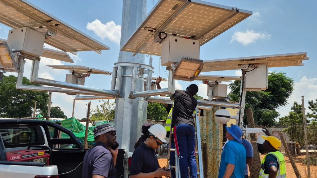 Employees finalising the installation of smart lighting poles in Slovo Park