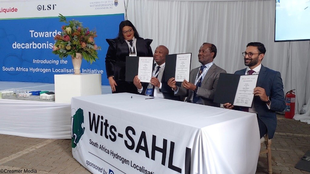 An image of an MoU signing for Wits-SAHLI 