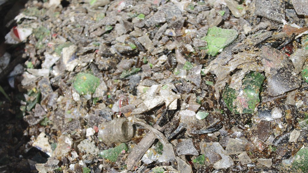 With its adjustable rotor speed, the Pilot Crushtec IC50 impact crusher provides controlled glass bottle crushing, preventing blockages and minimising the production of unwanted fines for improved cullet consistency