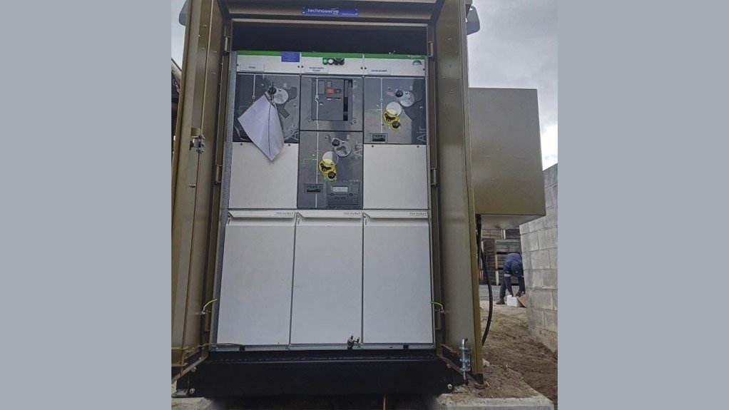 Western Cape Fruit Processors invests in Schneider Electric’s RM AirSeT to modernise and decarbonise power infrastructure