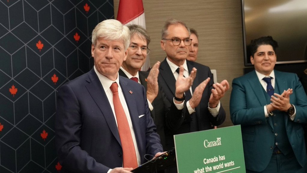 Minister Tim Hodgson at the PDAC Convention this week