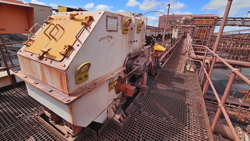 Handling saturated material requires an understanding of moisture-driven flowability and Weba Chute Systems engineers these reclaimer chutes to prevent cohesive buildup in high humidity environments