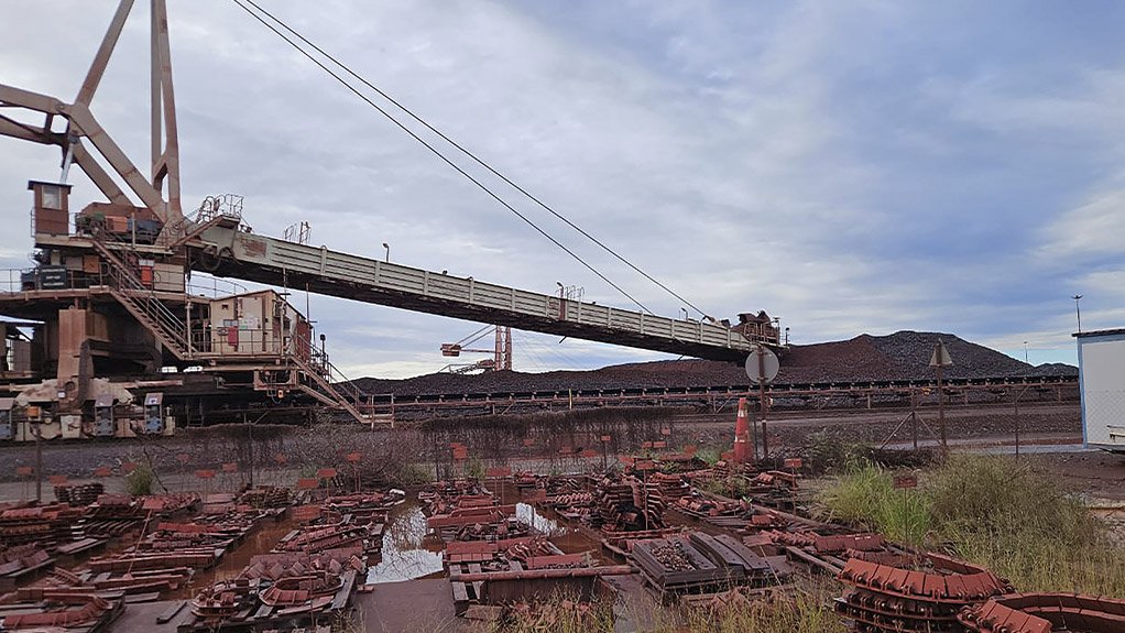 As wet ore can behave like clay, Weba Chute Systems’ custom geometry maintains material velocity to prevent the buildup common in standard chutes