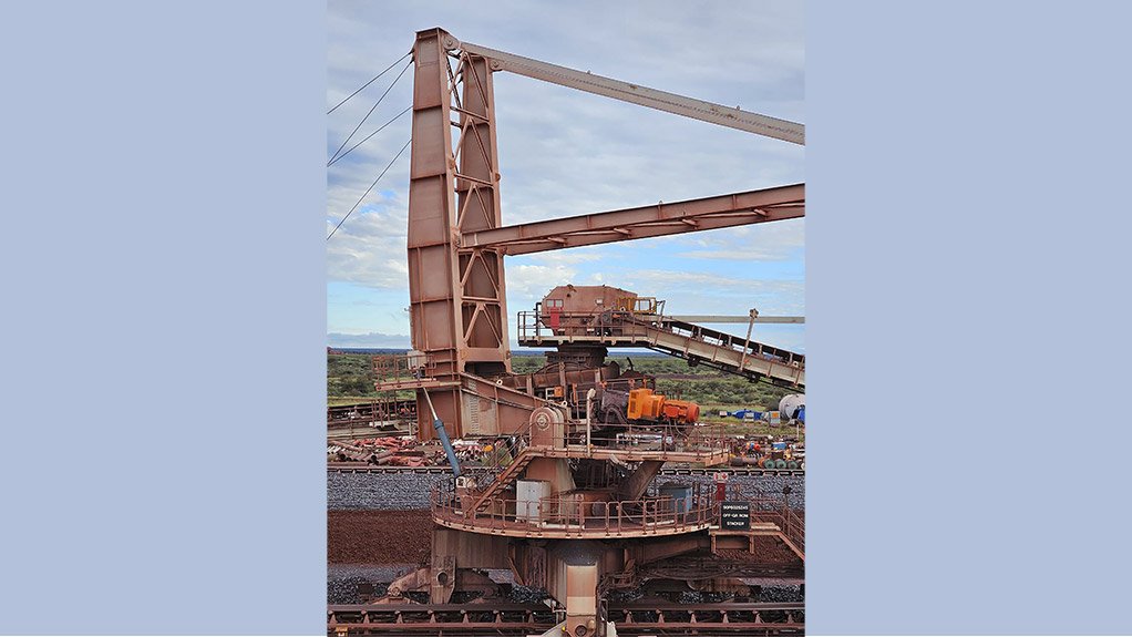 At discharge points where wet material is unpredictable, custom engineered Weba Chutes control trajectory and velocity so saturated feed lands centrally on the receiving belt without mess or excessive wear