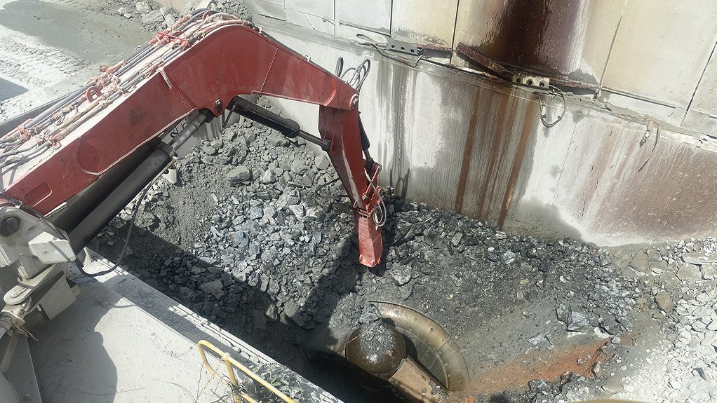 Image shows a hydraulic breaker crushing rocks 