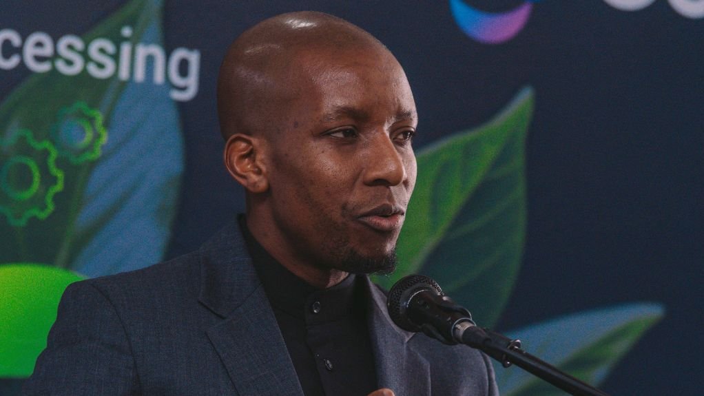 Head amd shoulder shot of Avhurengwi