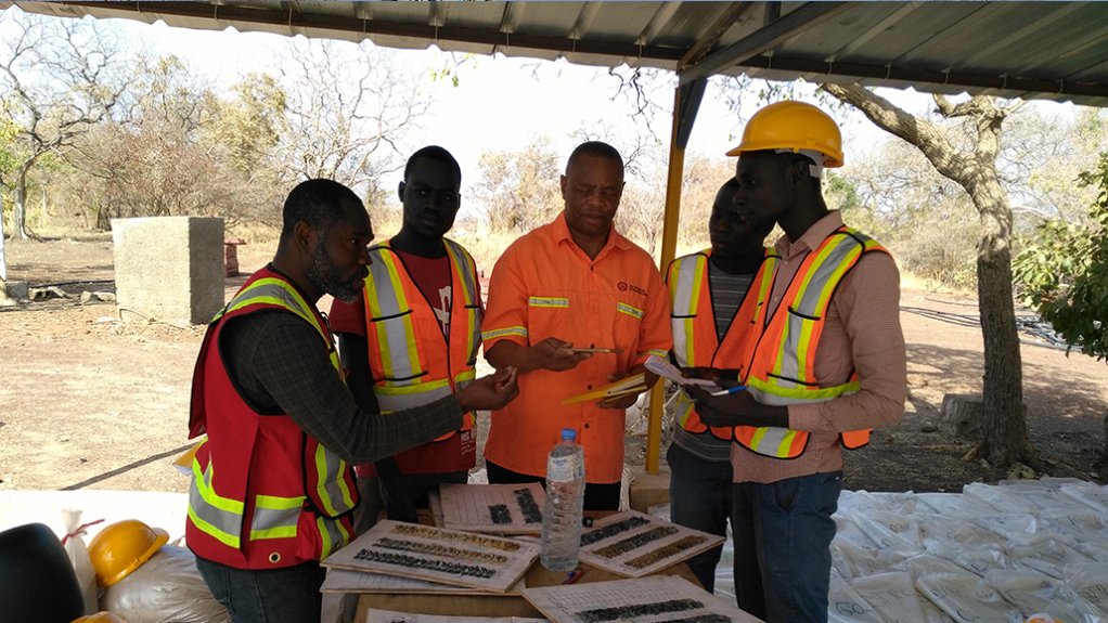 An image of analysts at the Douta project