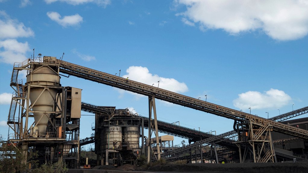 South32 shuts Gemco manganese mine as cyclone strikes