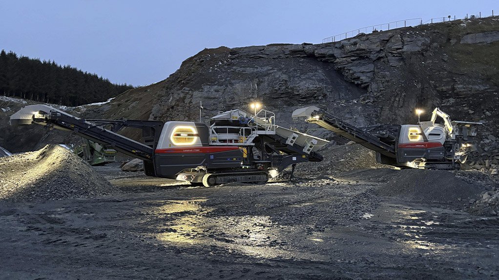 Night operations are enhanced by integrated LED lighting on the Metso Lokotrack LT400J, providing improved visibility and safer working conditions in low-light environments