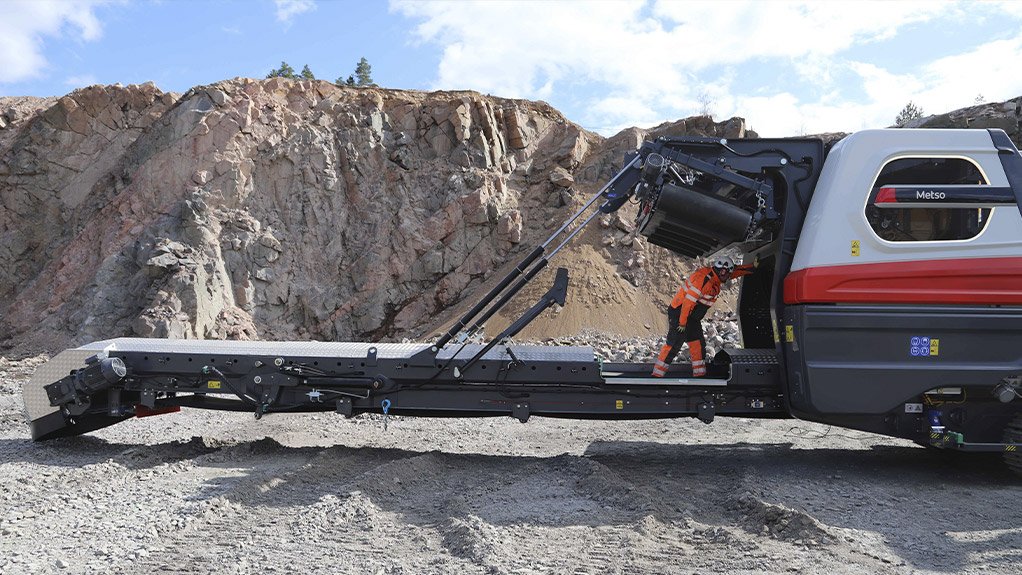 The extended discharge conveyor offers three operating positions, improving stockpiling flexibility and maintenance access