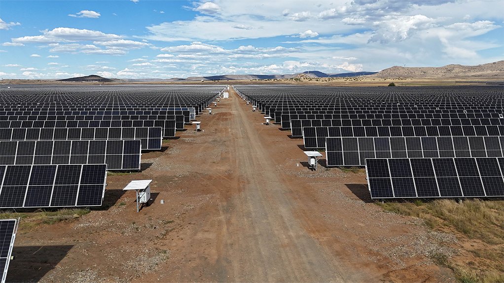 Mooi Plaats solar project begins commercial operation.