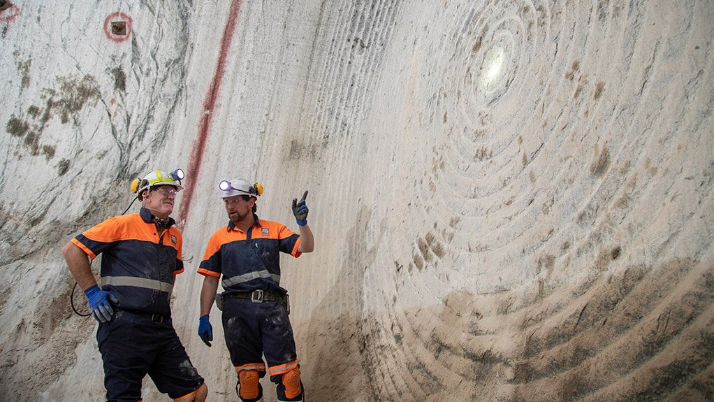 REMOTE ADVANTAGE
While remote drilling does not necessarily improve precision or efficiency, it improves use, with value coming from allowing experienced operators to control the rig remotely, keeping machines productive even when access is restricted