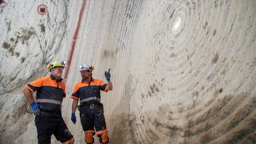 REMOTE ADVANTAGE
While remote drilling does not necessarily improve precision or efficiency, it improves use, with value coming from allowing experienced operators to control the rig remotely, keeping machines productive even when access is restricted