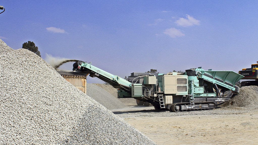 On-site operation of the TwisterTrac VS350E Stage V highlights the unit’s robust build and suitability for demanding quarrying and recycling environments