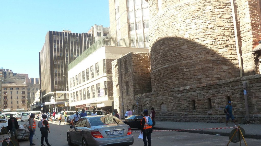 Wanderers street in the Johannesburg CBD, with the St Mary's Cathedral on the right
