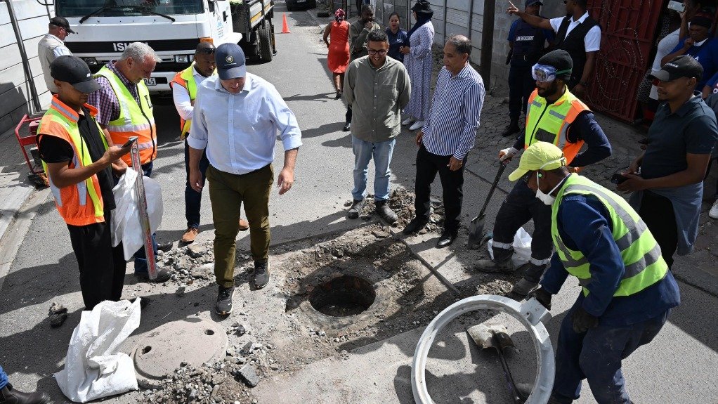 The installation of a lockable manhole cover in Wesbank

