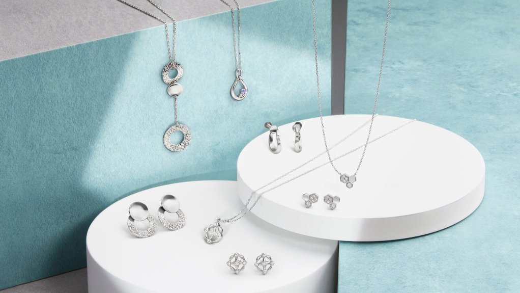 An image of platinum jewellery