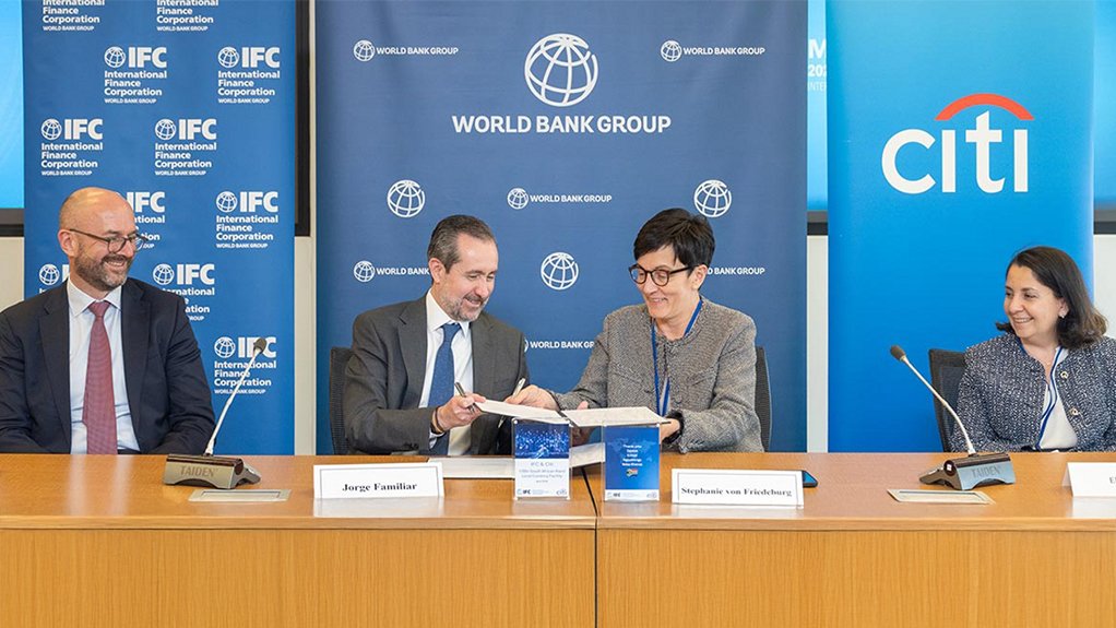 World Bank Group VP and treasurer Jorge Familiar and Citi Public Sector Group global head Stephanie von Friedeburg sign the agreement