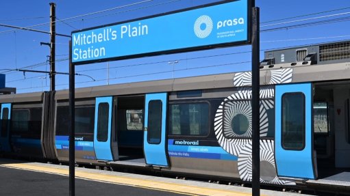 An image of a train at the Mitchells Plain Station