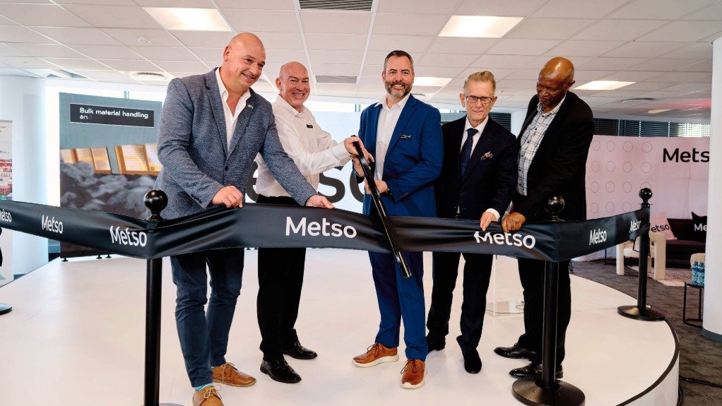 Cape Town Economic Growth MMC James Vos, Ian Barnard, Jon Allen, Finnish ambassador Pekka Metso and Jabu Mdaki open the new Metso office in Cape Town