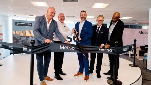 Cape Town Economic Growth MMC James Vos, Ian Barnard, Jon Allen, Finnish ambassador Pekka Metso and Jabu Mdaki open the new Metso office in Cape Town