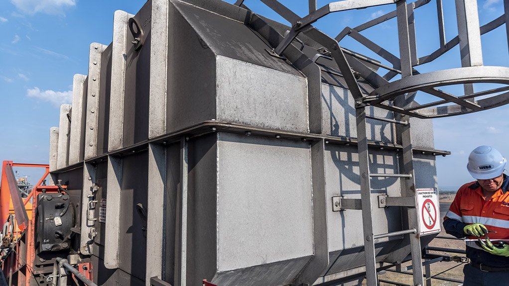 This engineered Weba Chute Systems head chute ensures stable material presentation onto the conveyor, helping to reduce wear and improve long-term operational reliability