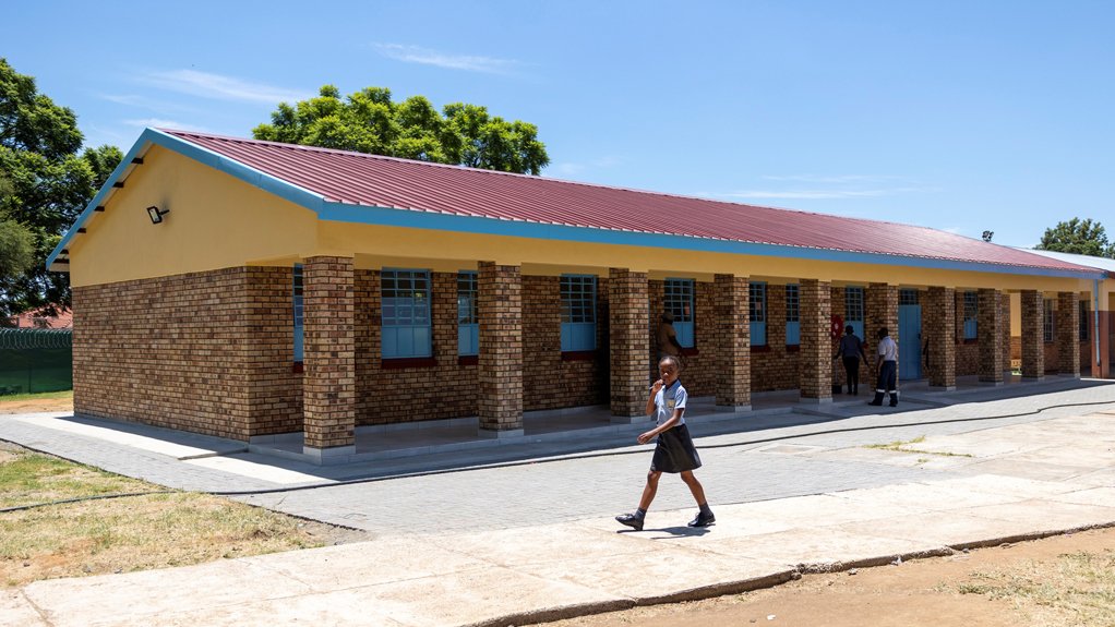 LEARNER SUPPORT In the 2025 financial year, Implats' programmes have supported more than 4 500 learners, reached over 75 mine-community schools and provided more than 680 bursaries, learnerships and training opportunities