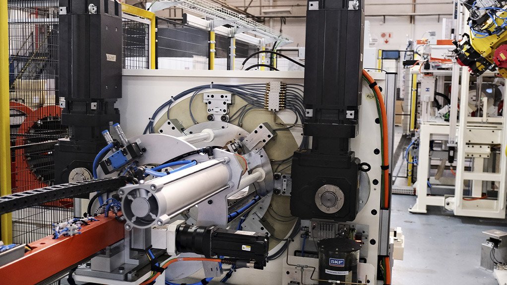 Jendamark Automation’s catalytic converter shrinker machine integrates a 12-segment precision shrinking system, where SEW-EURODRIVE servo gear units and motion control software ensure each can is accurately reduced to predetermined dimensions based on mat weight and component tolerances