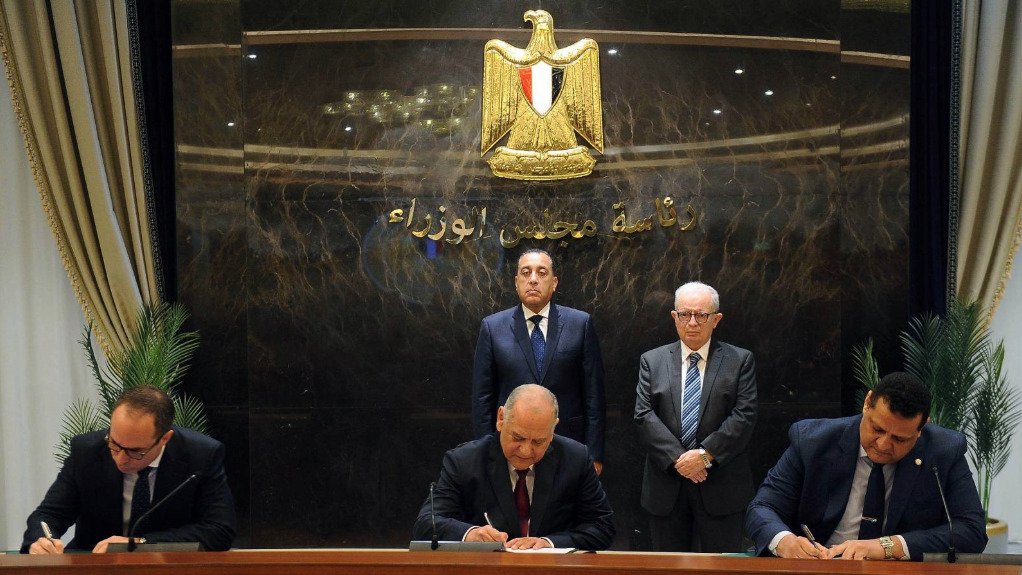 Executives from Trafigura, MIH and Egyptalum at the signing of a term sheet in the presence of Egypt's Prime Minister Mostafa Madbouly (back row, left)
