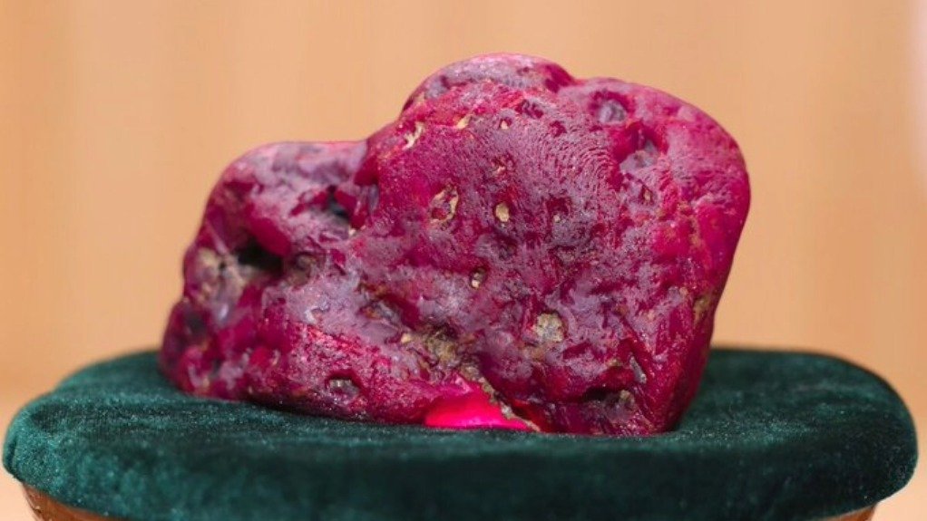 Mogok 11 000 ct ruby
