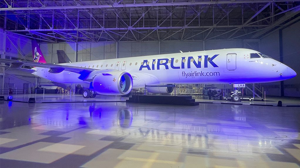 An Embraer E195-E2 painted in Airlink livery