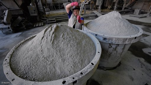 Tungsten in containers