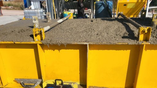 A vibrating machine which removes air pockets from precast concrete pipes 