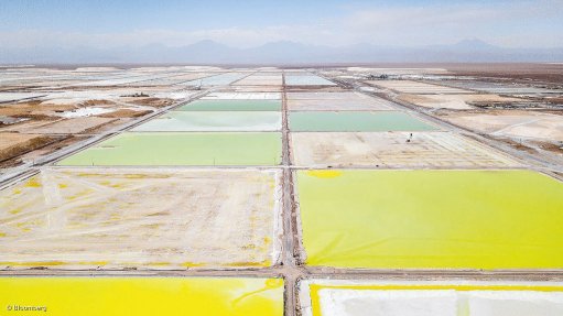 LITHIUM EXTRACTION: Chilean mining companies Codelco and SQM are budgeting $3-billion to deploy new extraction technologies at their lithium joint venture in the Atacama Desert. Bloomberg reports that the companies’ Novandino Litio partnership set its latest projection after wrapping up design work on a project to introduce more direct ways to recover lithium from brine under the Atacama salt flat in northern Chile. The venture plans to submit an environmental impact study to regulators in June. Photograph: Bloomberg
