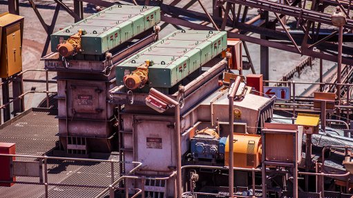 Weba Chute Systems’ bucket elevator chutes are engineered for
controlled iron ore flow, supporting stable downstream conveying and significantly reducing wear on
transfer points and conveyor components.