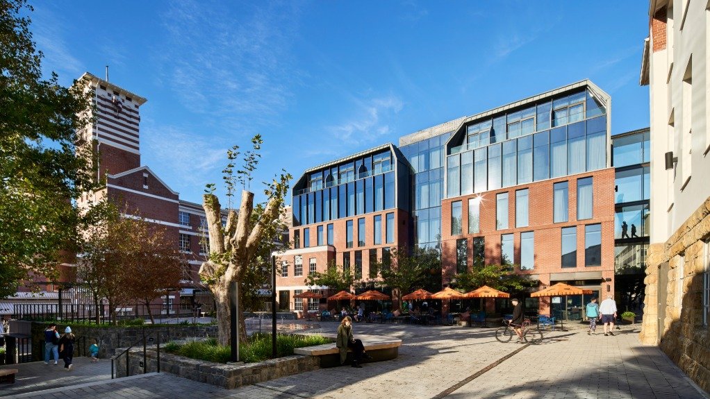 An image of the new public square at Longkloof Precinct 
