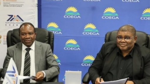 Coega CEO Themba Koza and TIA CEO Dr Titus Mathe sign an MoU