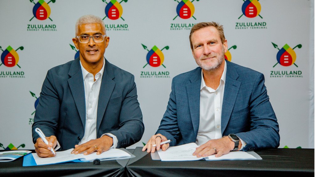 ZET director Oliver Naidu and ExxonMobil LNG Market Development Inc chairperson Andrew Barry