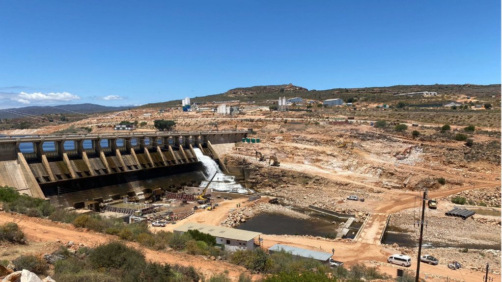An image of the construction works taking place at the Clanwilliam dam in the Western Cap